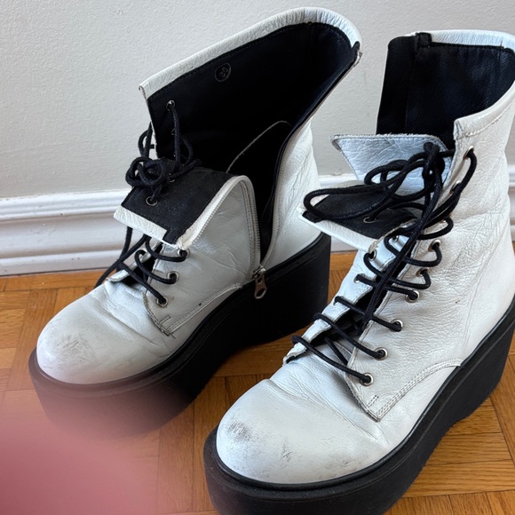 L'INTERVALLE Shoes - L'INTERVALLE White and Black Lace-Up Platform combat Boots 36
